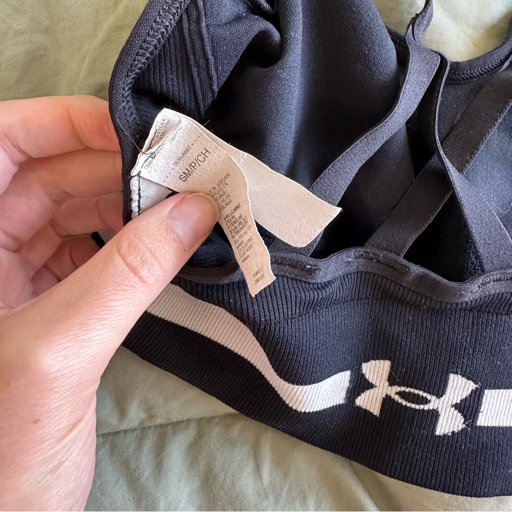 Under Armour Black Sports Bra Moisture-Wicking Performance - Picture 3 of 3